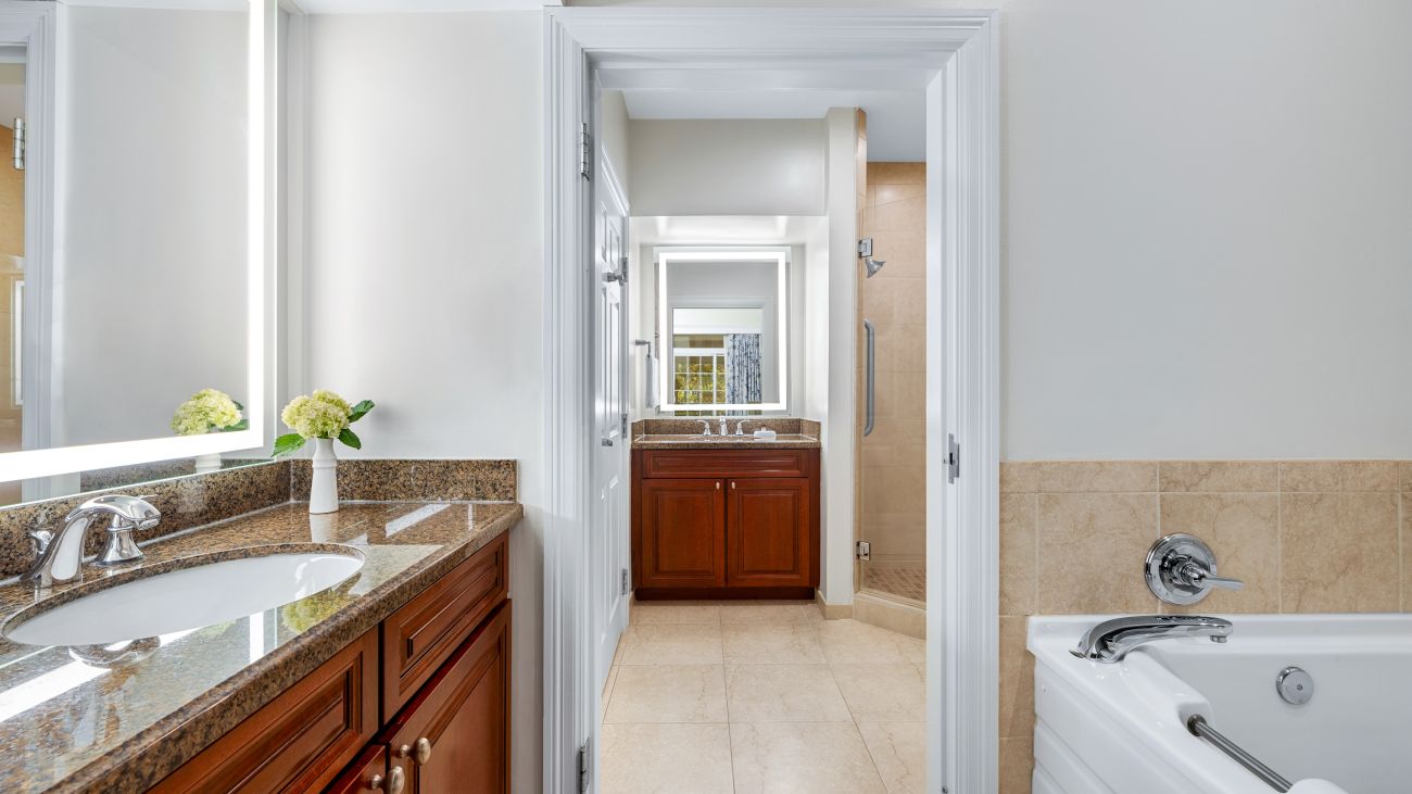 Primary Bathroom (1-Bedroom Villa)
